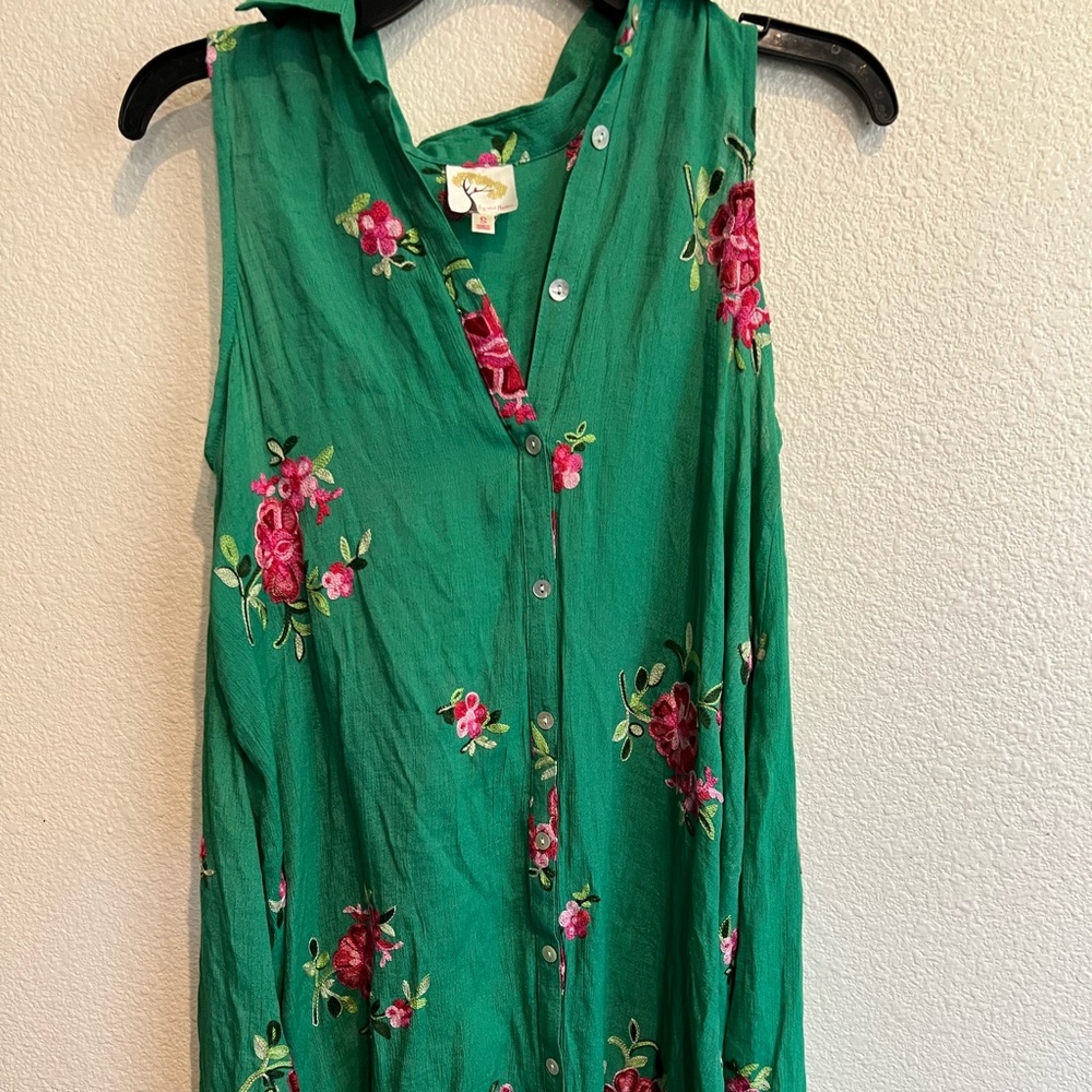 Fig and‎ Flower embroidered dress